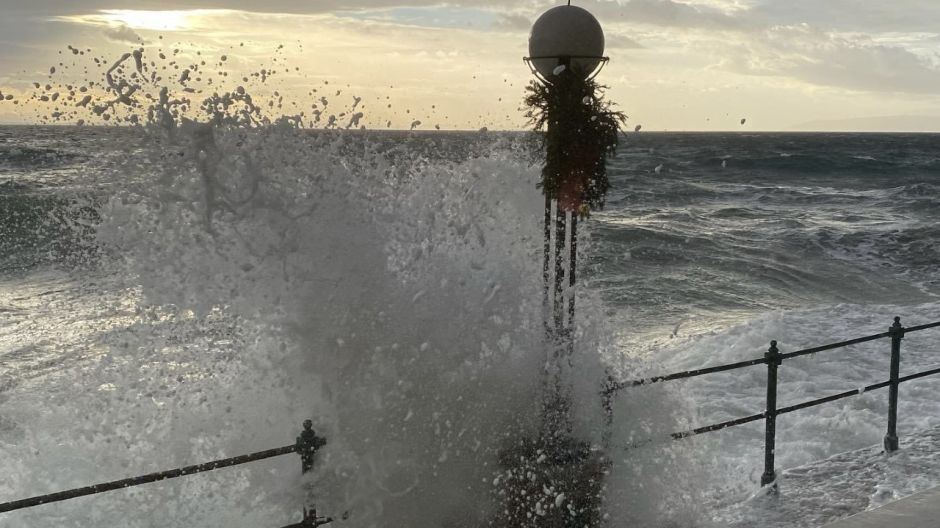 Foto Video Na Snazi Najvi I Stupanj Upozorenja Za Obalno Podru Je