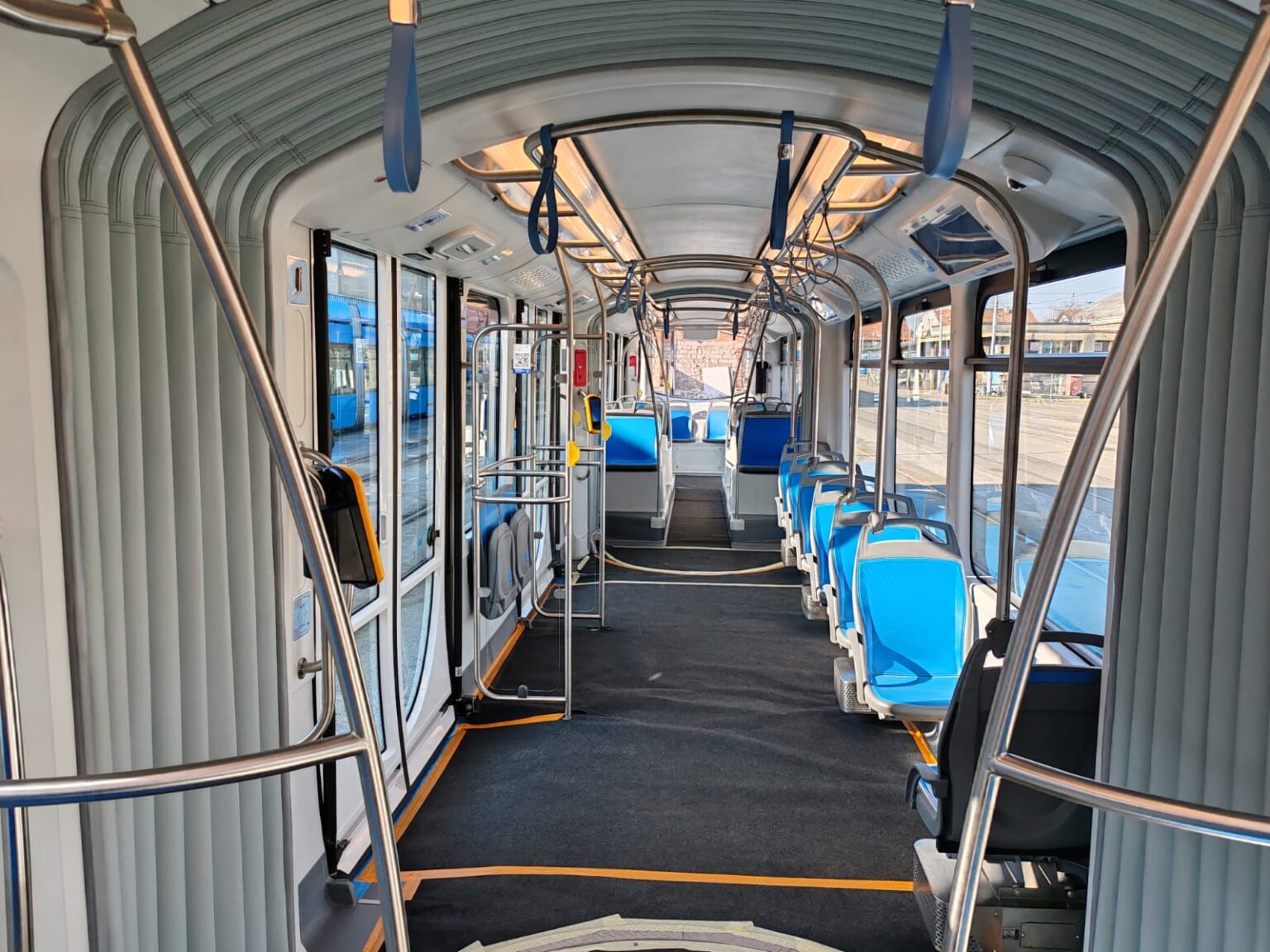 Foto Video Prvi Novi Tramvaj Nakon Godina Stigao U Zagreb