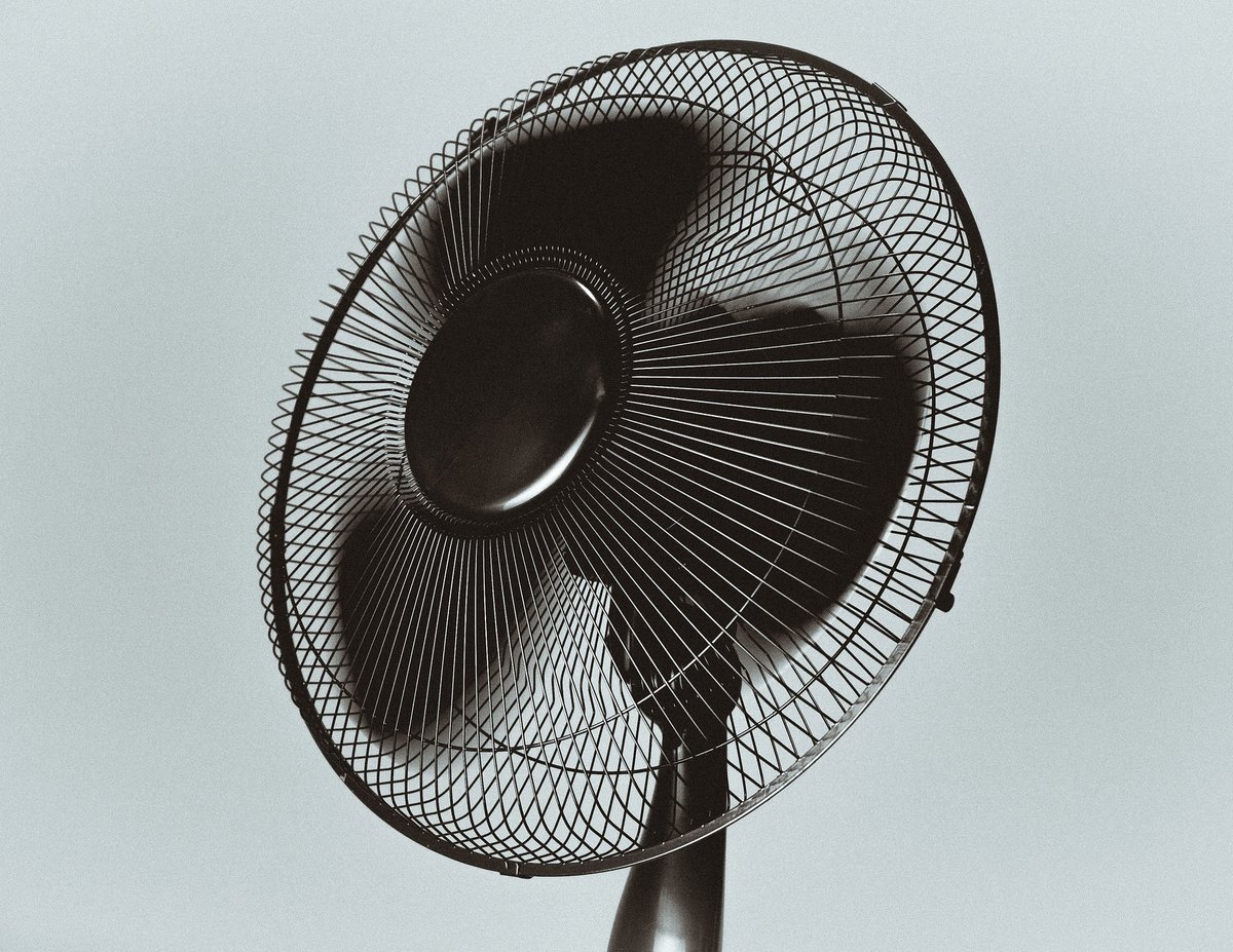 Ventilator će bolje rashladiti prostoriju ako uz njega stavite jedan predmet iz kuhinje
