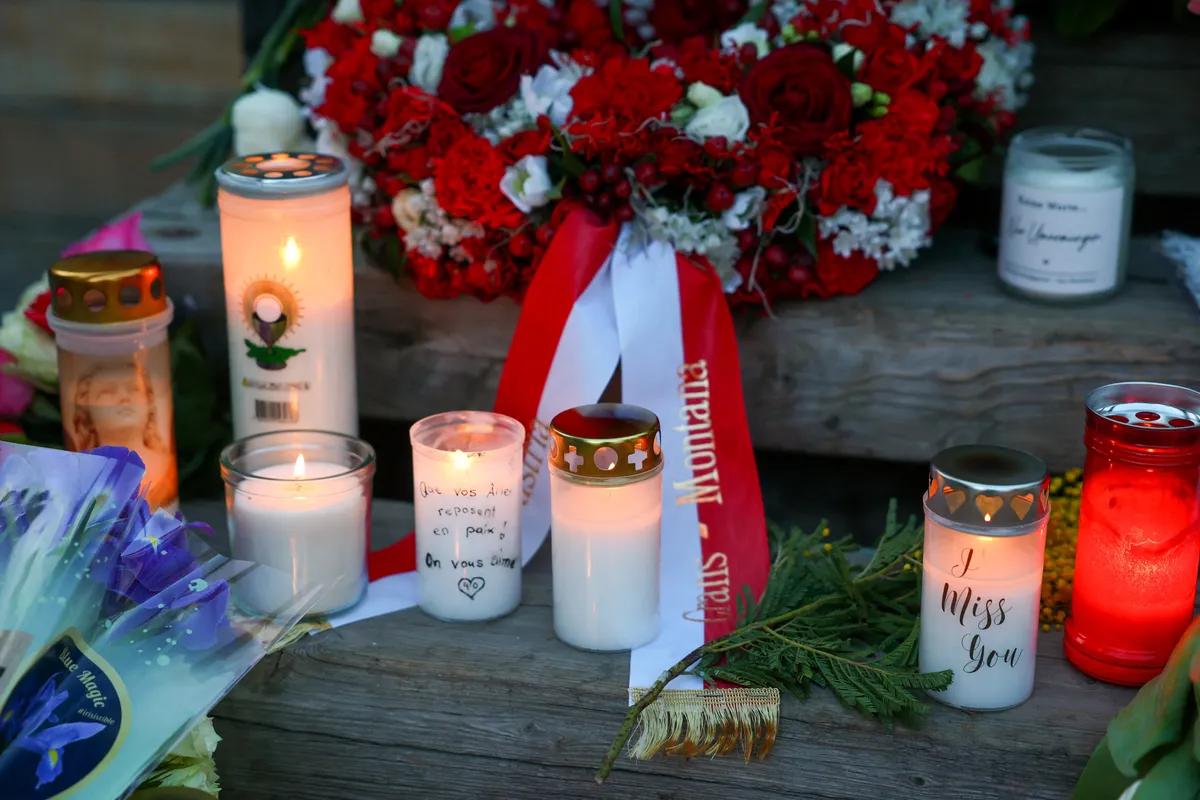 Zapalio se memorijal žrtvama požara u švicarskom skijalištu