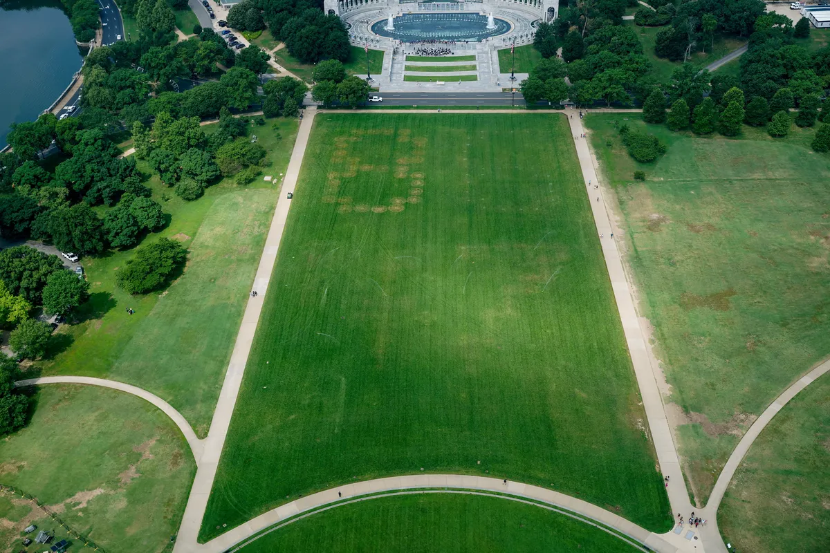 Uzbuna u Washingtonu: Poruka "8647” ispisana na National Mal