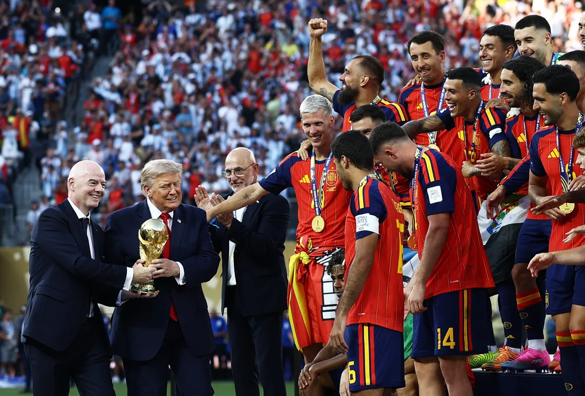 Španjolci krenuli podići trofej, a onda se među njima pojavio Trump...