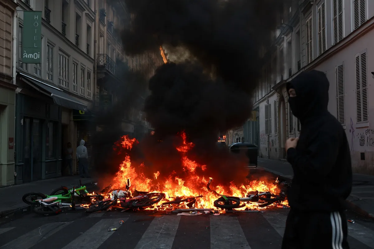 Macron: "Kako Francuzi mogu učiniti nešto takvo Francuskoj?"