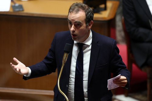 French Prime Minister Sebastien Lecornu gestures as he speaks during a debate following his first general policy speech in front of the parliament and the new government at the National Assembly in Paris, France, October 14, 2025. REUTERS/Gonzalo Fuentes