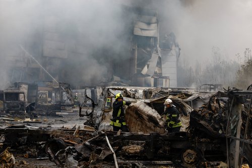 Firefighters work at the site of food warehouses hit by an overnight Russian missile strike, amid Russia’s attack on Ukraine, in Kyiv, Ukraine October 25, 2025. REUTERS/Valentyn Ogirenko