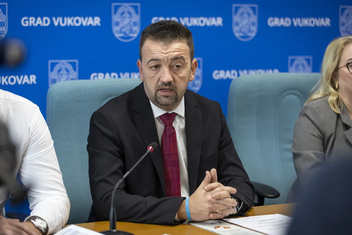 Pavliček o izložbi Srpkinja: Nije vrijeme za ovaj program. Sva je odgovornost na organizatorima