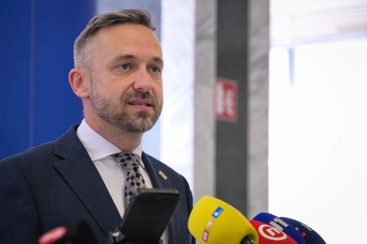 Piletić o izložbi "Srpkinja": U godini ima 365 dana u kojima je moguće naći odgovarajući za bilo što