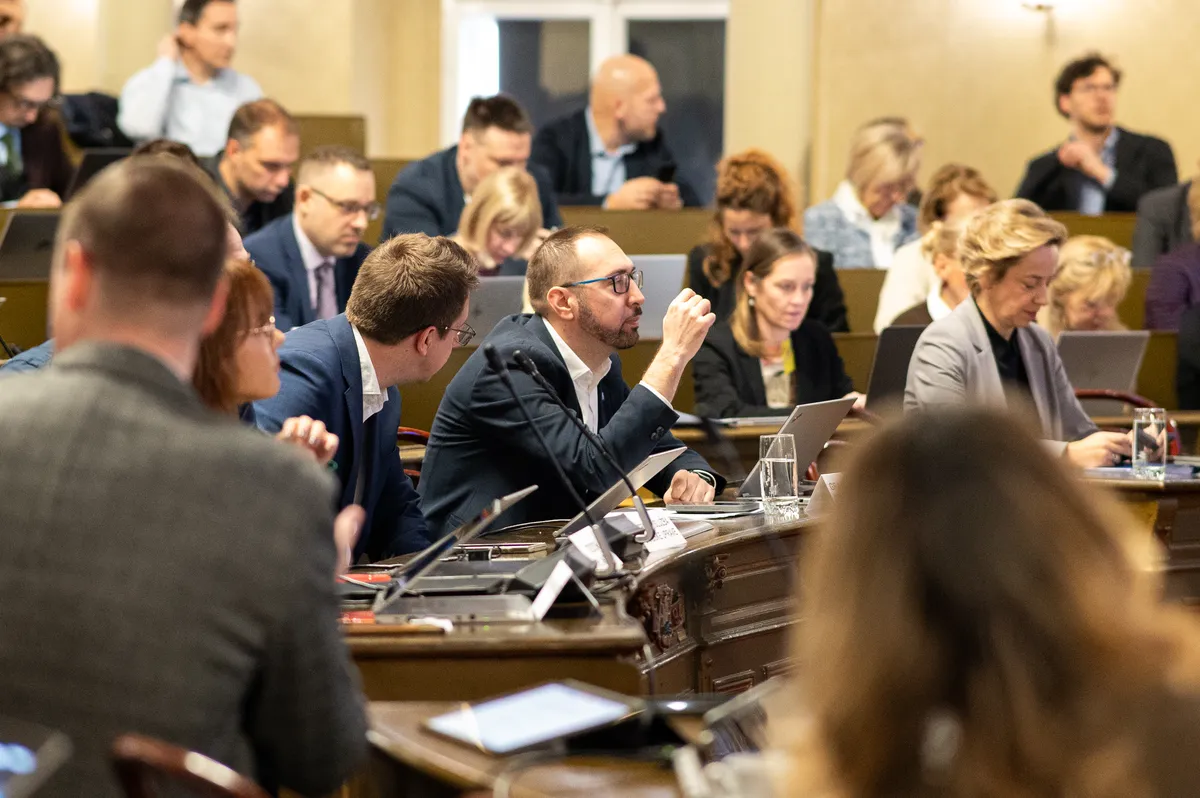 Zagrebačka skupština većinski odlučila: "Za dom spremni" je ustaški pozdrav i zabranjujemo ga