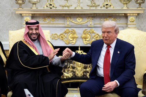U.S. President Donald Trump and Saudi Crown Prince and Prime Minister Mohammed bin Salman hold hands during a meeting in the Oval Office at the White House in Washington, D.C., U.S., November 18, 2025. REUTERS/Evelyn Hockstein