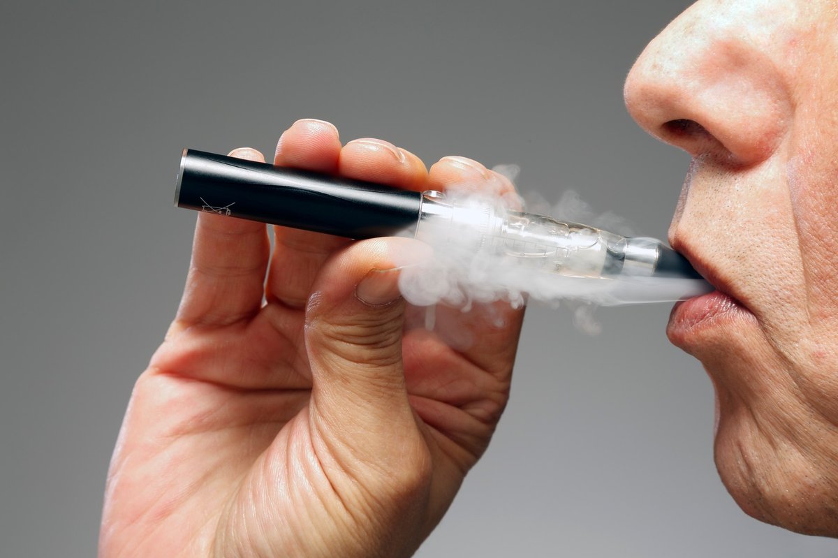 E-cigarete sve popularnije: Po čemu se razlikuju od običnih i koliko su  opasne? - Vijesti iz Hrvatske, regije i svijeta