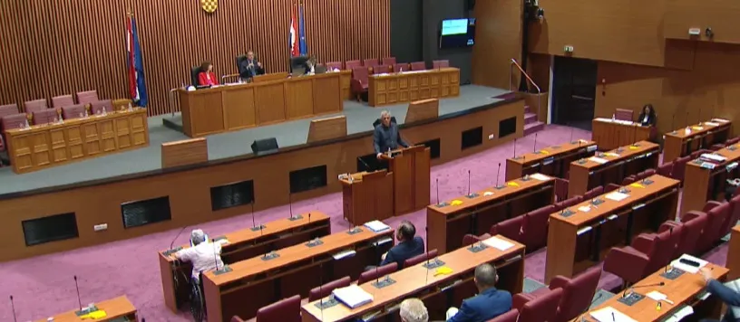 Drama u Saboru zbog Pariza: Bulj i HDZ u žestokom obračunu oko vojnog mimohoda