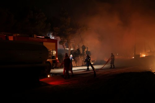 Wildfires rage in north of Athens