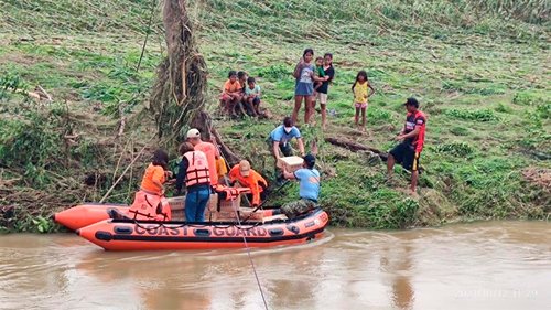 Tropical cyclone Kompasu strikes Philippines