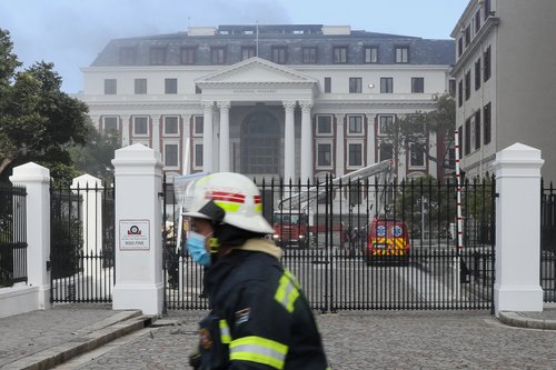 južnoafrički parlament, poažar, cape town