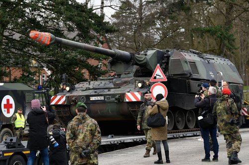 Germany sends more vehicles and troops to Lithuania ukrajina