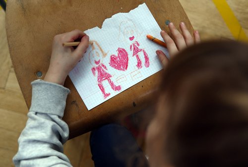 ukrajina, rat u ukrajini, dijete, crtež, djeca, izbjeglice,