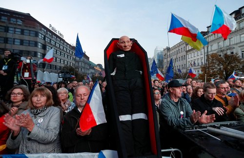 Pro-government and anti-war protest rally in Prague