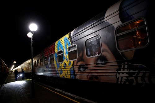 Kherson residents leave the city to Kyiv by train