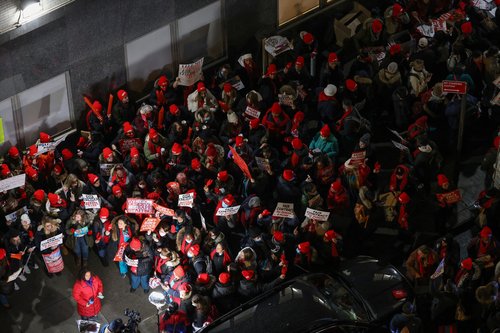 NYSNA nurses walk off the job, to go on strike at Mount Sinai Hospital in New York City