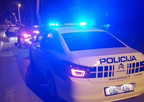 policija noćna, policija, policijski auto, rotirka