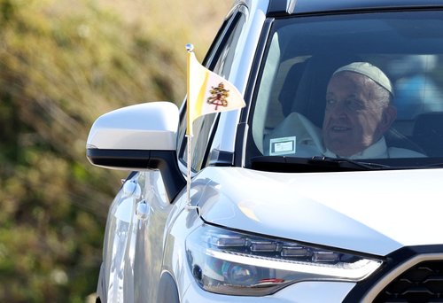 Pope Francis leaves Portugal after World Youth Day
