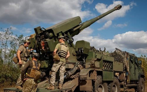 Ukrainian servicemen prepare to fire a self-propelled howitzer towards Russian troops in Donetsk region