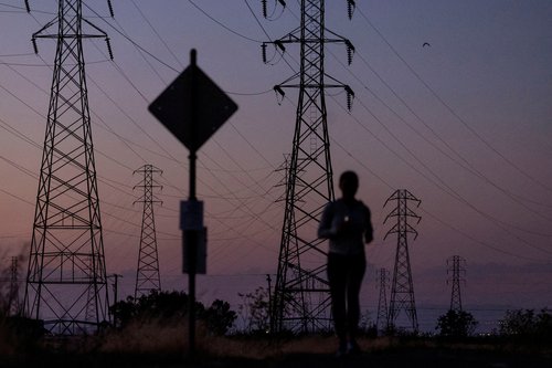 FILE PHOTO: Californians urged to cut power use during extreme heat