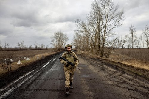 Ukraine builds barricades, digs trenches as focus shifts to defence