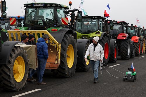 Nationwide farmer protests in France