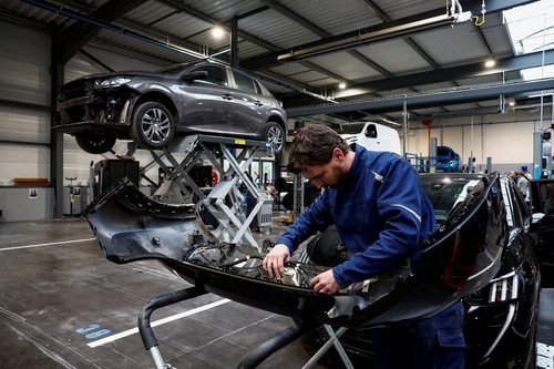 Stellantis and Alcopa Group SUSTAINera car reconditioning plant in Sainte-Genevieve