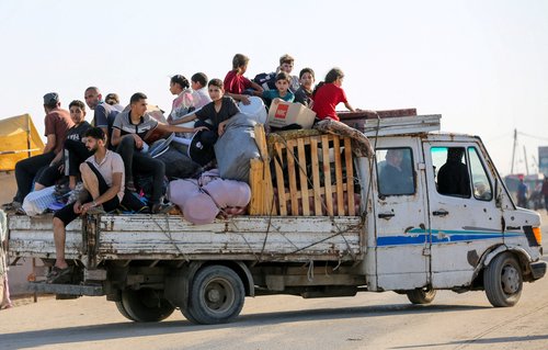 Palestinians flee Rafah due to an Israeli military operation