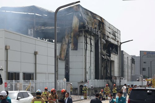 Fire at a lithium battery factory, in Hwaseong