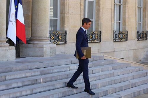 Weekly cabinet meeting in Paris