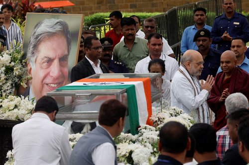 People pay their respects to the former chairman of Tata Group Ratan Tata, in Mumbai