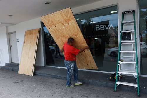 URAGAN ERIK MEKSIKO REUTERS 19.062025