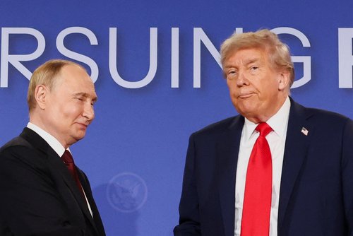 trump i putin na summitu na aljasci