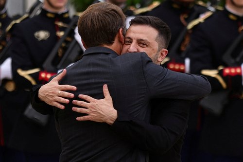 French President Emmanuel Macron welcomes Ukraine's President Volodymyr Zelenskiy as he arrives for a meeting, at the Elysee Palace in Paris, France, September 3, 2025. TERESA SUAREZ/Pool via REUTERS
