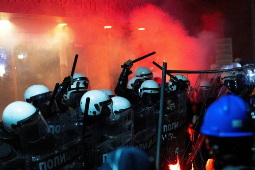 Anti-government protestors clash with riot police, during a protest against what the demonstrators say is an increase in police brutality, Novi Sad, Serbia, September 5, 2025. REUTERS/Djordje Kojadinovic
