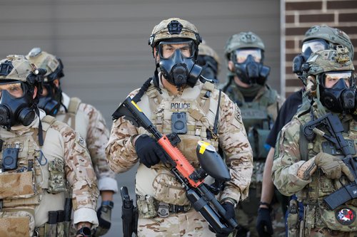 U.S. Immigration and Customs Enforcement officers stand outside an ICE facility, weeks after U.S. President Donald Trump ordered increased federal law enforcement presence