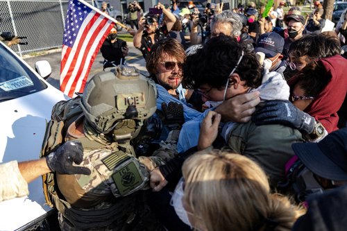 PROSVJEDI U CHICAGu, midway blitz