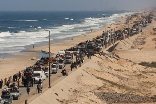 Displaced Palestinians, fleeing northern Gaza due to an Israeli military operation, move southwards after Israeli forces ordered residents of Gaza City to evacuate