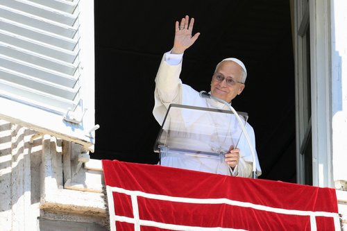 Pope Leo XIV waves as he appears to lead the weekly Angelus prayer, at the Vatican, September 21, 2025. Vatican Media/Mario Tomassetti/Handout via REUTERS ATTENTION EDITORS - THIS IMAGE WAS PROVIDED BY A THIRD PARTY.