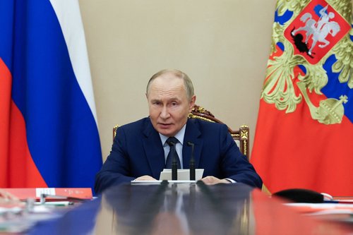 Russian President Vladimir Putin chairs a meeting with members of the Security Council at the Kremlin in Moscow, Russia September 22, 2025. Sputnik/Alexander Kazakov/Pool via REUTERS ATTENTION EDITORS - THIS IMAGE WAS PROVIDED BY A THIRD PARTY.