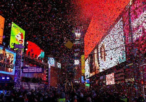 Confetti drops and fireworks explode at Times Square, during New Year's celebrations in New York City, U.S., January 1, 2026. REUTERS/Bing Guan