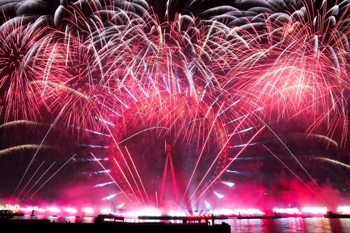 Fireworks explode over the London Eye Ferris wheel to mark the New Year's celebrations, in London, Britain, January 1, 2026. REUTERS/Maja Smiejkowska