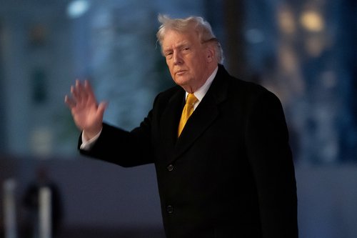 U.S. President Donald Trump walks to the White House as he returns from Florida, in Washington, D.C., U.S., January 4, 2026. REUTERS/Elizabeth Frantz