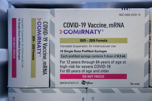 FILE PHOTO: Boxes of Pfizer-BioNTech coronavirus disease (COVID-19) vaccines are stored in the refrigerator at Skippack Pharmacy in Schwenksville, Pennsylvania, U.S. September 11, 2025. REUTERS/Hannah Beier/File Photo