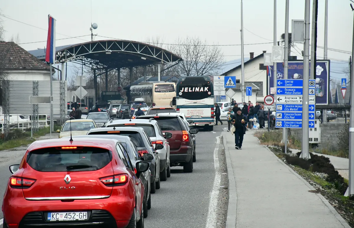 Policijske akcije u susjedstvu: Uhićeni carinici, zaplijenjena droga i arsenal oružja