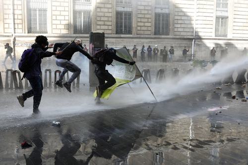 2026-10-17T134141Z_39840516_RC215OAIXNJJ_RTRMADP_3_FRANCE-PROTEST.JPG