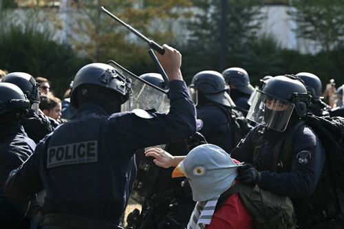 Angola Riot Police Francuska strahuje od novih nereda: Macron poslao oštro upozorenje ...